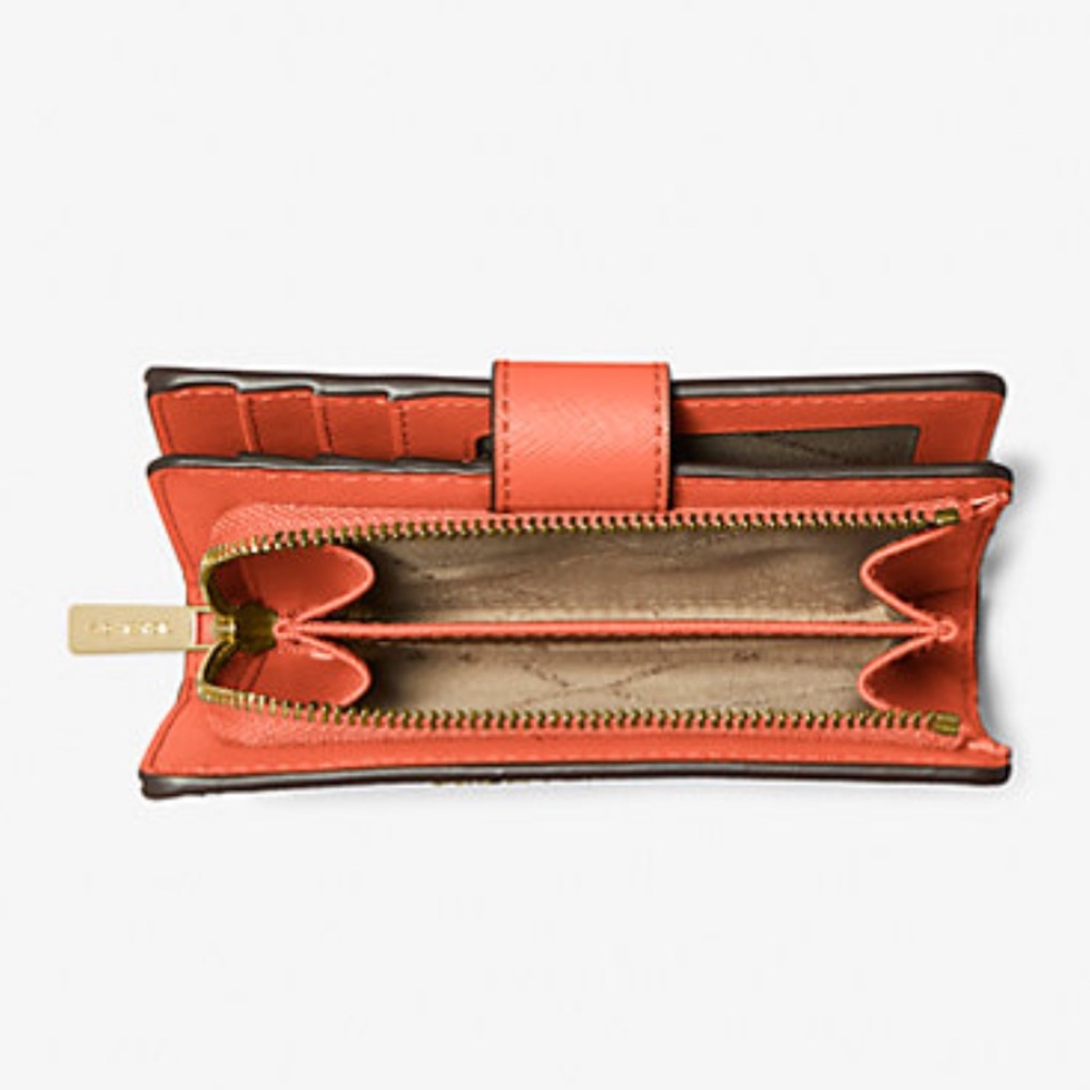 MICHAEL KORS Medium Crossgrain Leather Bifold Wallet ZP CN
Red Clay
NWT - Picture 5 of 16